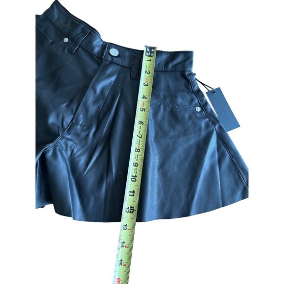 Blankly NYC Womens Black Faux Leather Flare Shorts In Stunner Move Size 24 - Picture 8 of 12